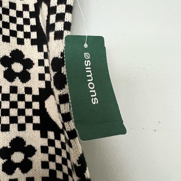 Twik tall women size Medium off white and black pants from Simons - Picture 3 of 5